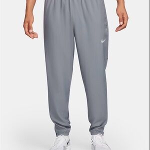 Nike Men’s Light Gray Woven Jogger Pants